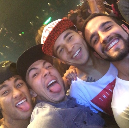 -neymarjunior:Neymar with friends at Thiaguinho’s show in São Paulo.