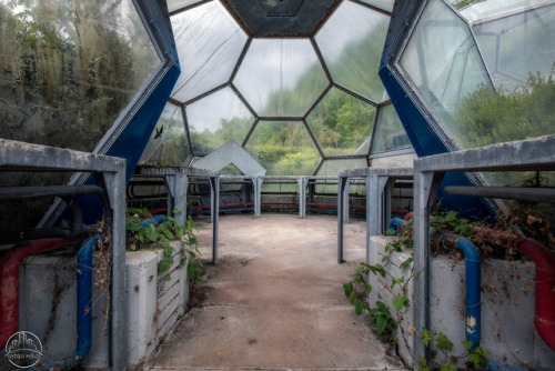 urbanrelicsphotography:MISSION TO MARSThese special “dome greenhouses” are located in a far corner o