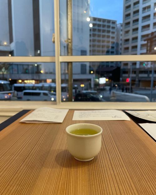. 福岡 12月 の 目的地 茶舗ふりゅうさん @furyu_fukuokatastingstudio淹茶選手権でお世話になりました 日本茶を求めてお客様が次から次へと #茶舗ふりゅう #福岡 #
