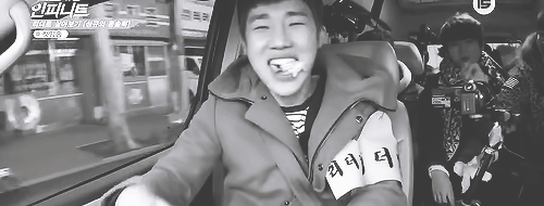 gyuishy-deactivated20141112: hoya feeding sunggyu the tangerine aslksaldjlk 