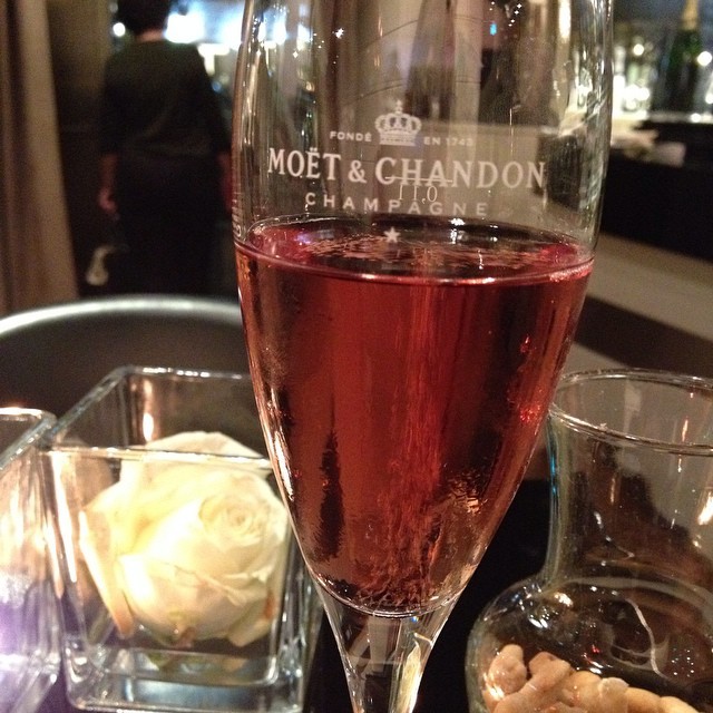 This is what heaven is made of 💜 #moetchandon #moetrose #lemoet #vienna #Austria