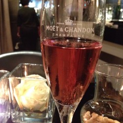 This is what heaven is made of 💜 #moetchandon