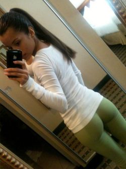 babezinyogapants:  Yoga Pants  Via definitecuties