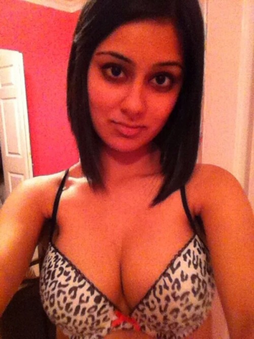 nakedgurlszz:stubbornmirza:SweetuI want to glue my cock in her ass and fuck her till she cant walk