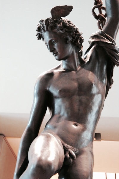 ganymedesrocks:  domus-aurea2: gods-of-europe: - Hermès attachant ses sandales,