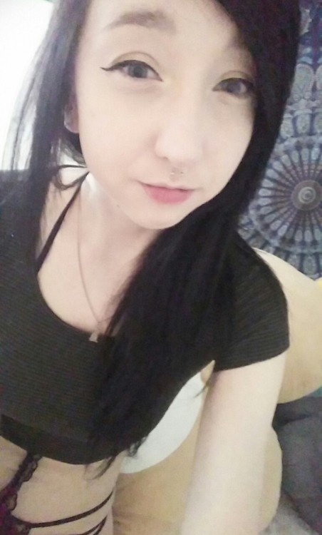 lissabunnyx:  Smug little emo kid 