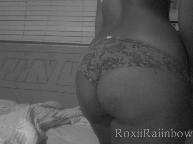 roxiiraiinbowsbutt:  I like my butt in black and white!