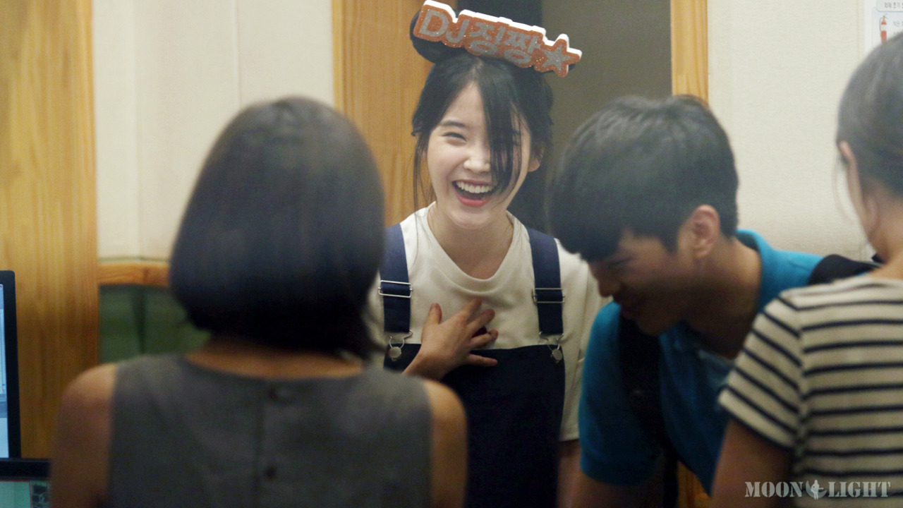 iumushimushi:  20140725 DJ IU   Happy Expressions cr: Moonlight