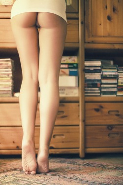 submissiveinclination:  Tippy toes
