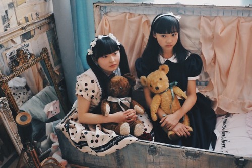 model：白崎琉那 (@luna_nyancom) model：momoka♡ (@momoka201707)studio：@kurarasystem1