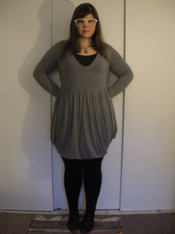 curveappeal:  UK size 16, Canadian size 12-14. My favourite jersey dress ever!
