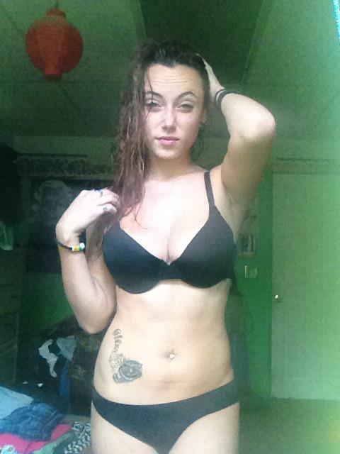 officialiambettymay: Lighting was either too bright or too dark today but I was high and had just sh