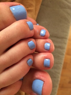 feetgirly94:  Guys cum for my feet 💦💦