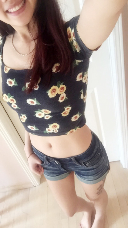 topasiangirls:    floramoon  