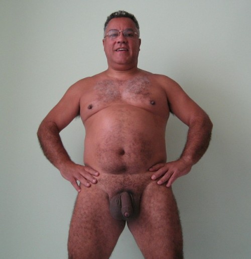 allmydadfetish:  Click here, scroll down to the bottom of the new page and click in the “MATURE CAM 50+” link….and browse all the sexy mature dads, bears and chubs online for you…but the best…is that are 100% free, now and 4ever…just join