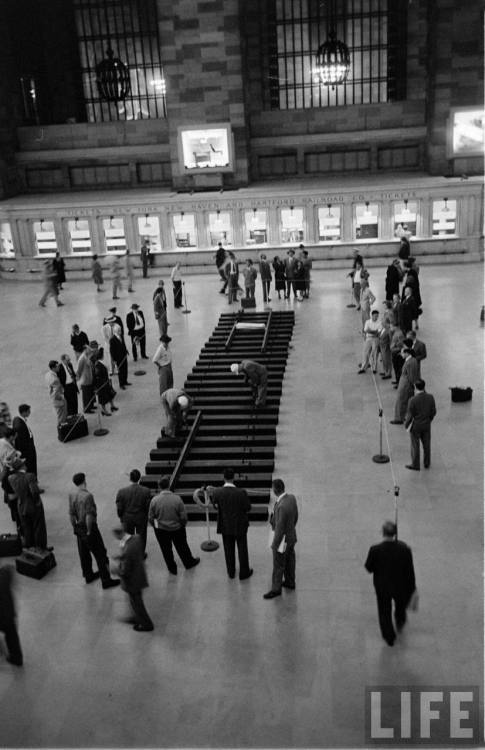 Grand Central Station(Lisa Larsen. 1952)