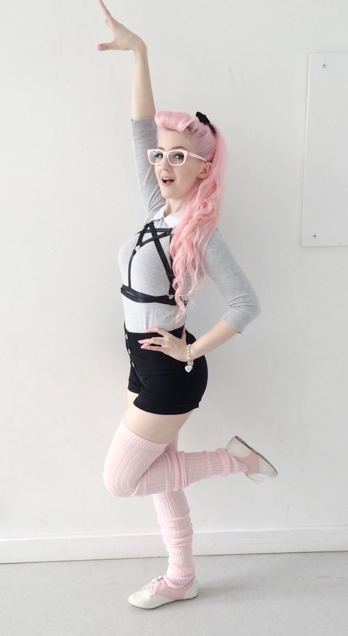 albinwonderland:  outfit from today! 🎀