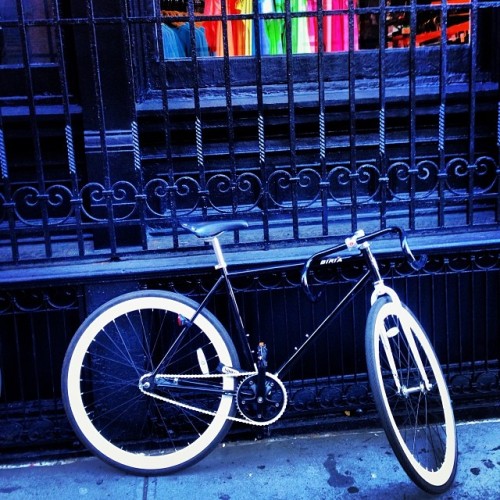 jpmuzz: #soho #nyc #bike Monochromatic rainbow (at Equinox)