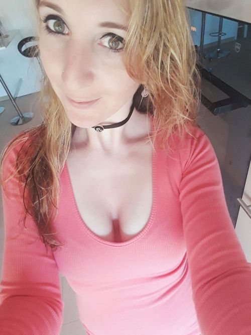 evey-heart: evey-heart: Sexy in pink ❤️ E❤ re-blog for more pics Une belle journée à vous tous