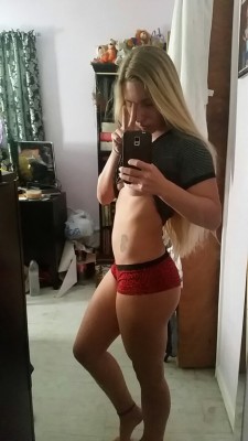uglypoppy:Can’t I look like this all the time