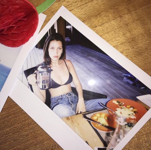 belshadid: bellahadid sunday mornin (posted April 3, 2016)