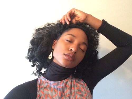 fridacashflow:  So apparently today is blackout? Here’s some selfies I took yesterday. Me as your kindergarten art teacher.