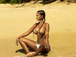 redstripeking:  Bernice Burgos  I’m In Love!!!!!