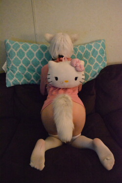 masters-vanillafoxx:  Nilly luv hello kitty &lt;3  