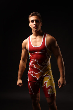 daviddagur:  wrestle-me:  Nice Singlet  I agree :) 