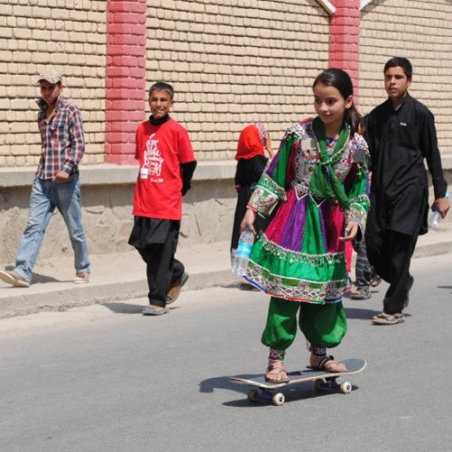 Porn photo afghanistaninphotos:  Girls skating - Afghanistan