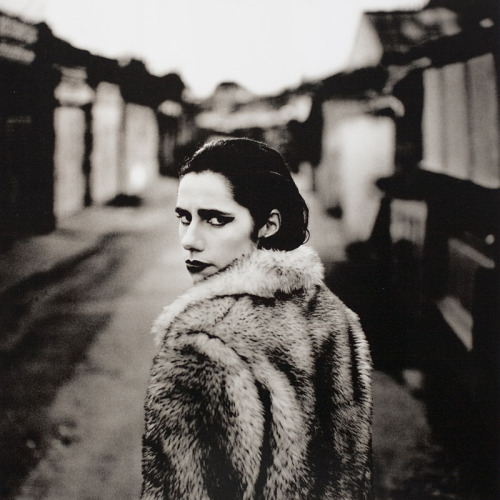 blackbirdspots:   Polly Jean Harvey photographed by Anton Corbijn 