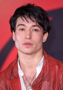 thehairyones: Ezra Miller 