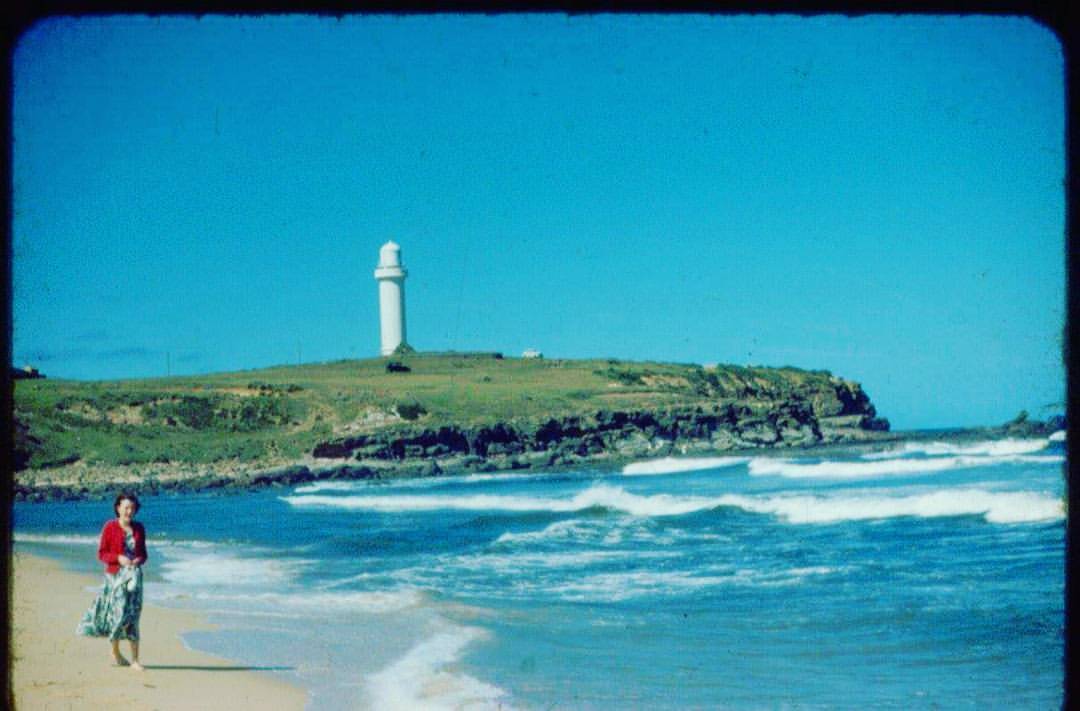 Wollongong Beach and Lighthouse in the 1960’s. Photo thanks to Lost Wollongong member Brian Murphy © See over 25,000 photos and join 20,000 members at our Lost Wollongong Facebook group and discover your local heritage, museums and events at...