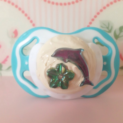 pottycakes:  I made some new Deco Pacifiers!! head over to Etsy.com/shop/PottyCakesPottyCakes to pick one up :3