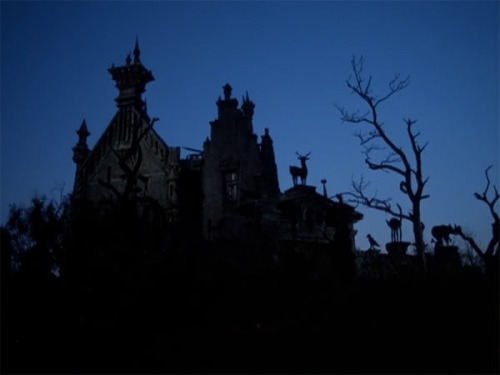 eyesaremosaics: Edward Scissorhands (1990)  Still one of my all time favorite movies, and such a bittersweet joy to watch during Christmas time. 