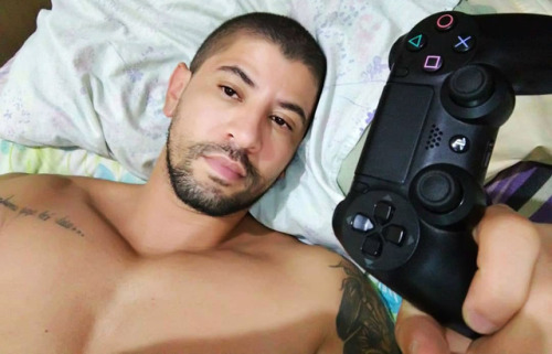 Gaymer Geek Selfies - Anyone up for Gaming and Cuddling in their Underwear?