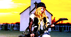 avrillavigine:  Avril Lavigne + Colors 