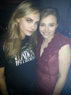 c4mimu5ic13: cara-delevingne1992:  Cara Delevingne &amp; Chloe Grace Moretz  😍 