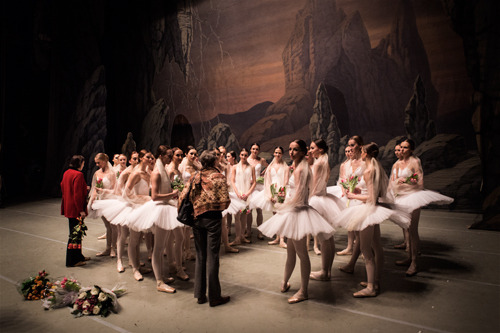 ele-bee:Mariinsky corps dancers giving their flowers to a retiring ballet master, so touching. Photo