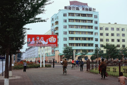 dprkorea:  Chongjin street scene by Frühtau