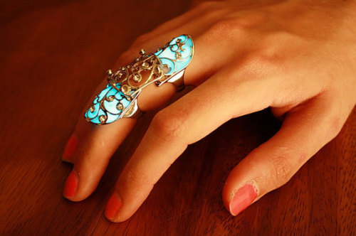 wickedclothes: Glow In The Dark Double-Finger Ring Fully adjustable and plated in 18k white gold, th