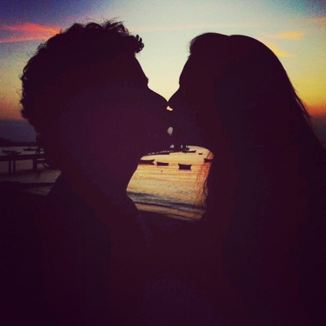 Ela merece ser amada;