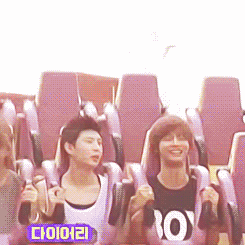   Leo holding N's hand during the scary ride (ノдヽ)      