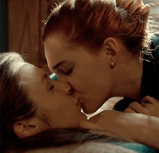 jojovauseman:  Τhe First Kiss…The start of THE Relationship…Wayhaught was and always be one of the reasons i learned to accept myself for who i really am…Wynonna Earp - Season 1 Episode 09