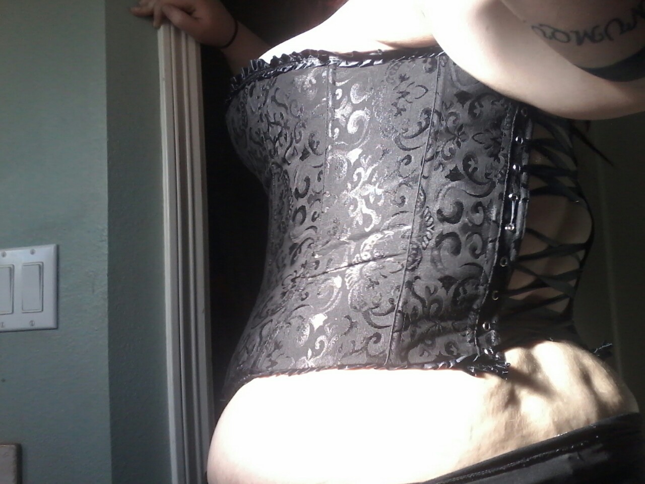 thickthighswillsavelives:  So i got a corset yesterday and its safe to say corsets