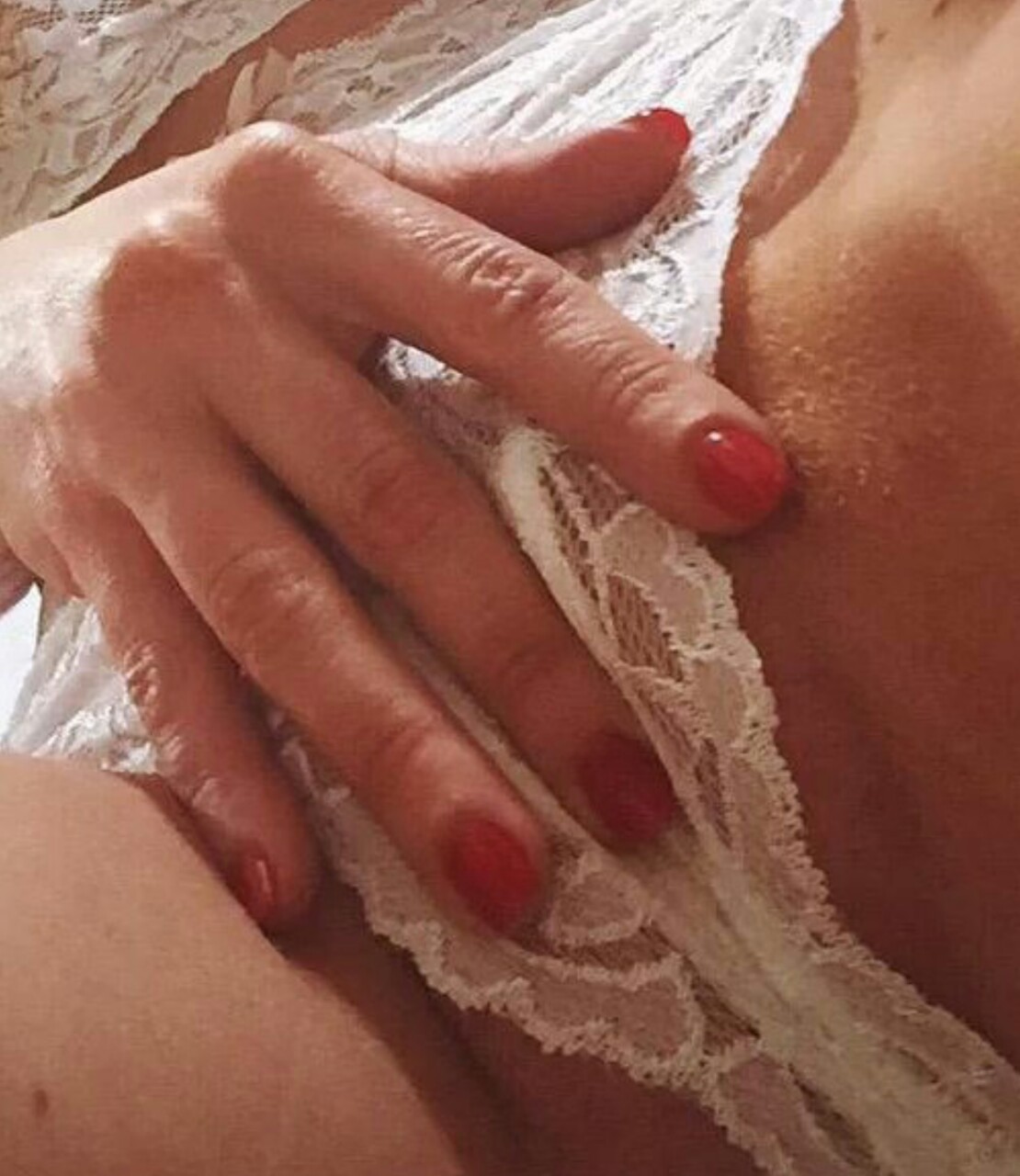 seriouslyhornyhousewife:  Every time I think about you I touch myself!  Lol.  Hope