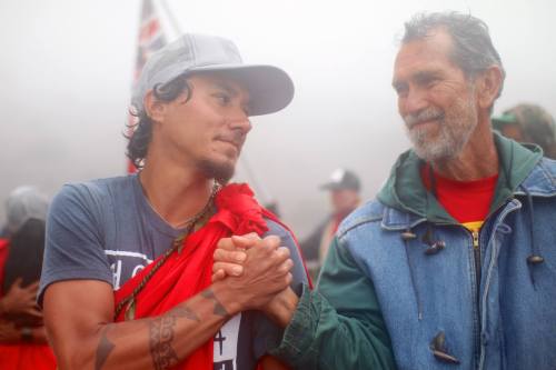 idlenomore: decolonizingmedia: 11 Mauna Kea Protectors Arrested After Successfully Shutting Down TMT