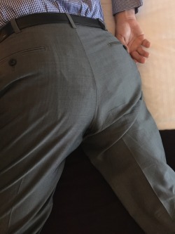 suitedmenaus:  Hot suited arse on my bed ready for me to hump! 