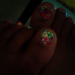 xazztic:  Oh yeah. Like my toes to look awesome too! #toes #pretty #art #design #floral #flowers #fleur #toeWear