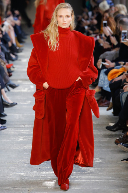 Autumn trends: RED is the main color of this season